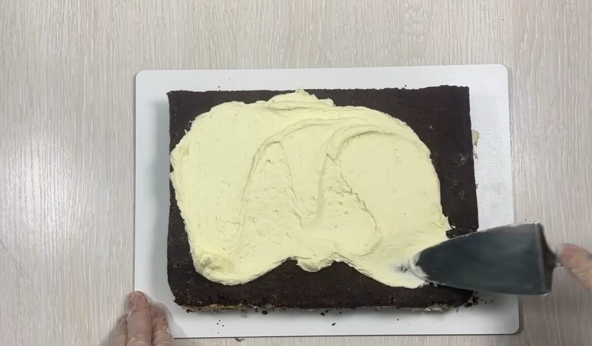 перемащування коржів кремом