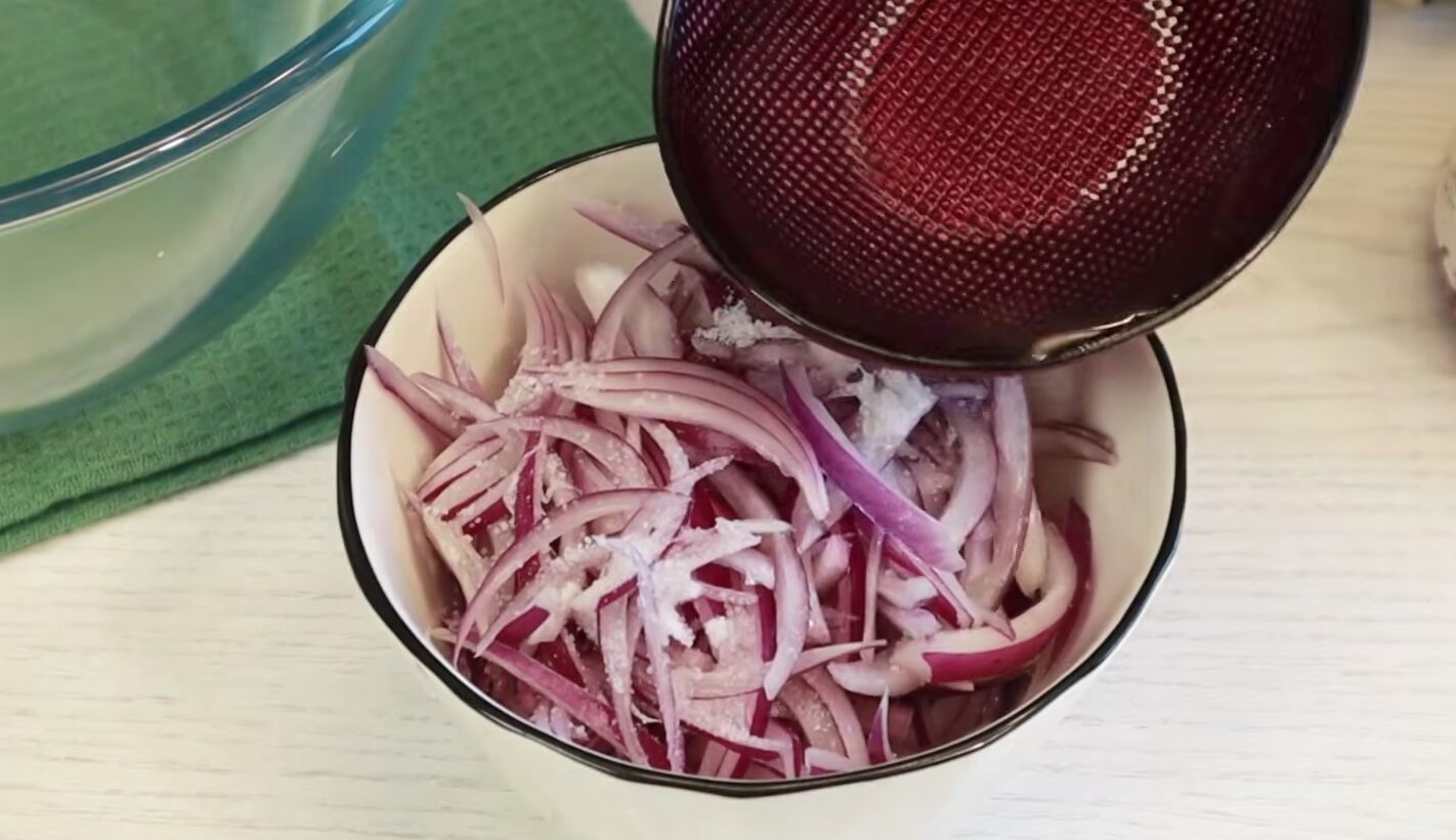 маринована цибуля на салат Козацький бенкет