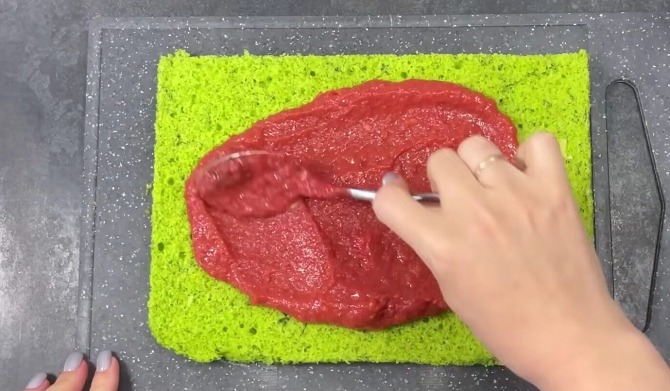 шпинатний пляцок з полуницями