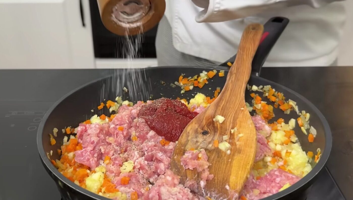кабачки запечені в духовці з м'ясом і сиром
