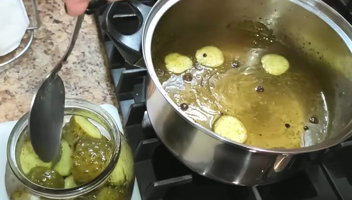 швидкі мариновані огірки за добу рецепт
