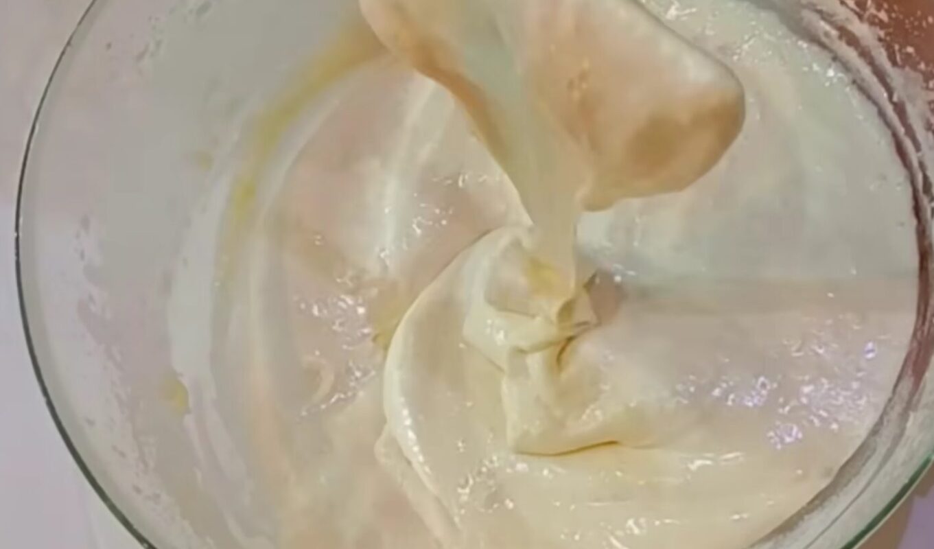 літня шарлотка з нектаринами тісто