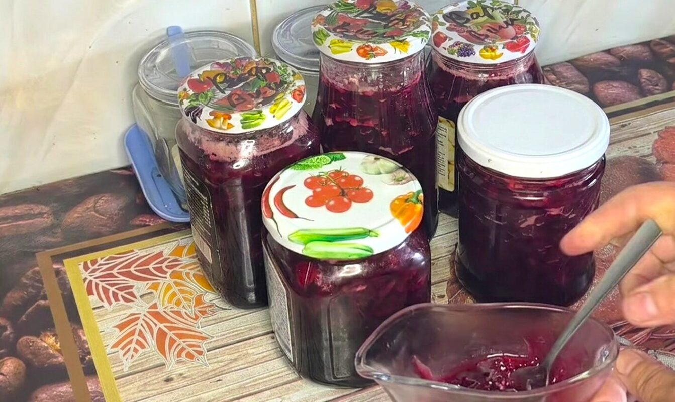 Вишневе варення "П'ятихвилинка" без краплі води: старовинний рецепт, за яким ягоди залишаються цілими і прозорими