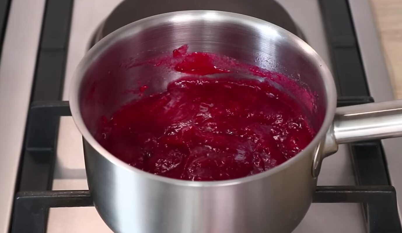 шоколадний торт з вишнею