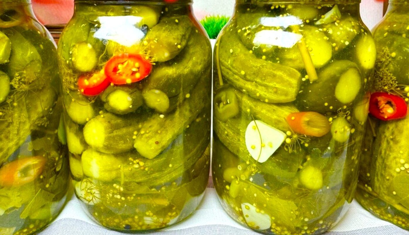 Огірки "Верес" на зиму: хрусткі, ароматні та смачніші за магазинні - на роботі всі в черзі стояли за рецептом