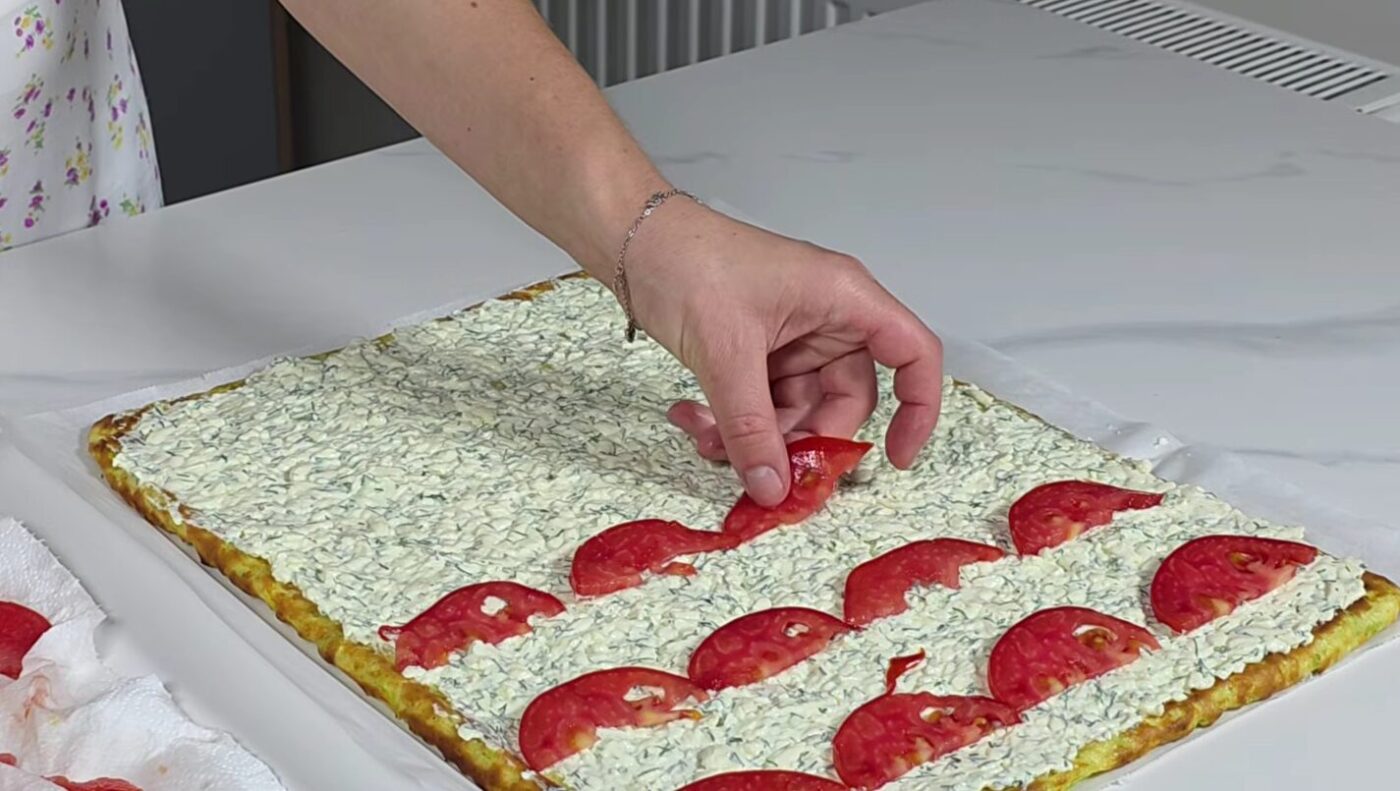 Кабачковий рулет з сирною начинкою